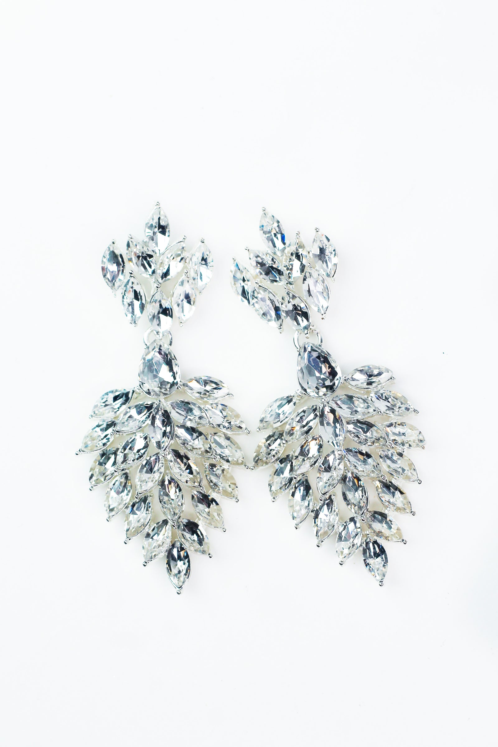 Teardrop Middle Almond Cluster Point Earring