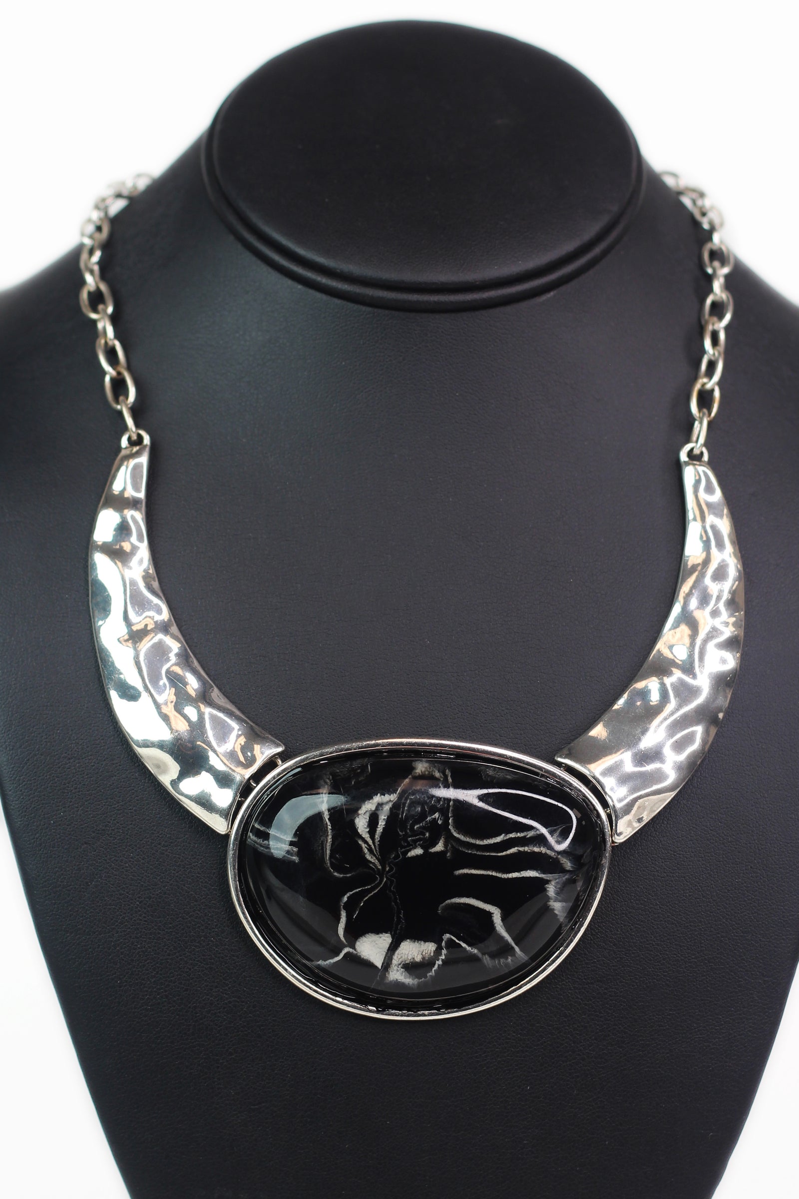 Large Oval Stone Metal Plate Sides Necklace