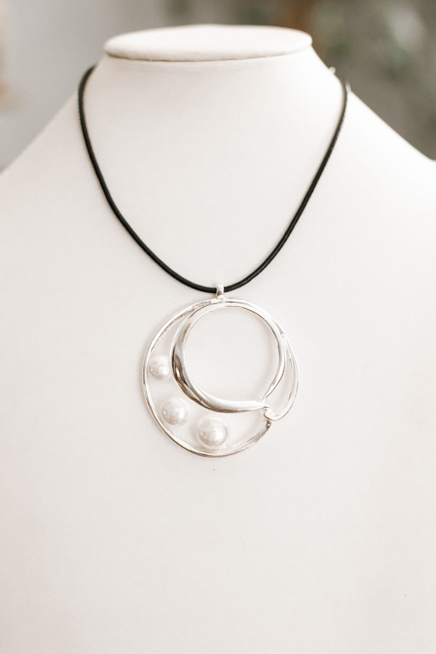 Swirl with 3 Iridescent Pearls Necklace