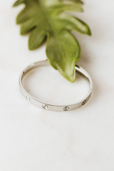Spaced Stone & Clover Metal Bangle
