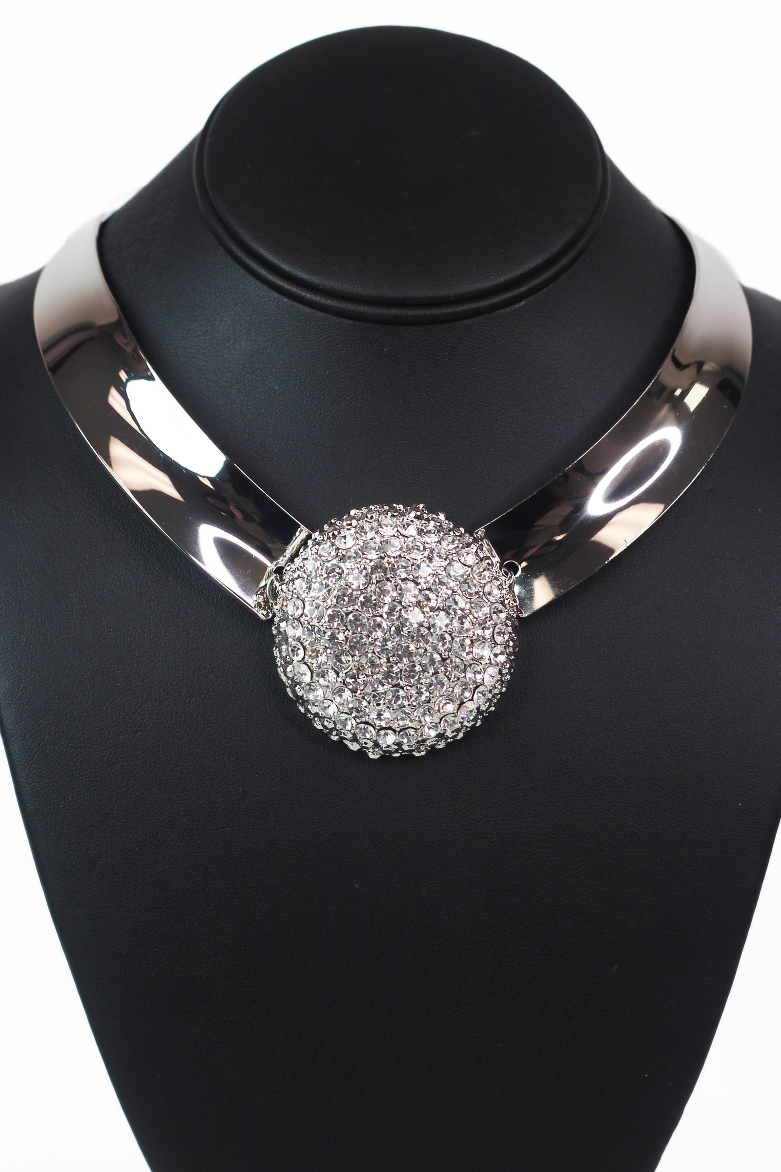 Thick Metal Necklace w/Round Rhinestone Pendant