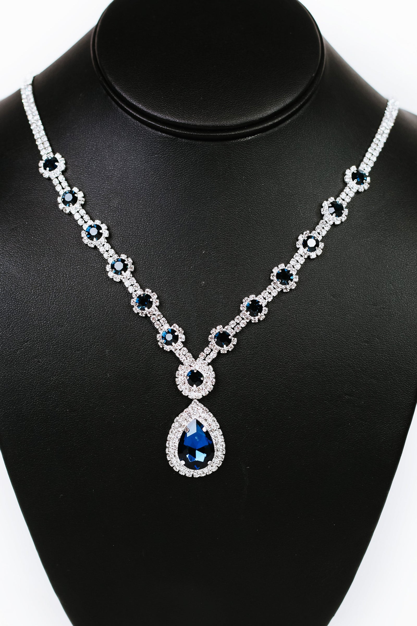 Spaced Stone with Trim Chain Teardrop Dangle Necklace