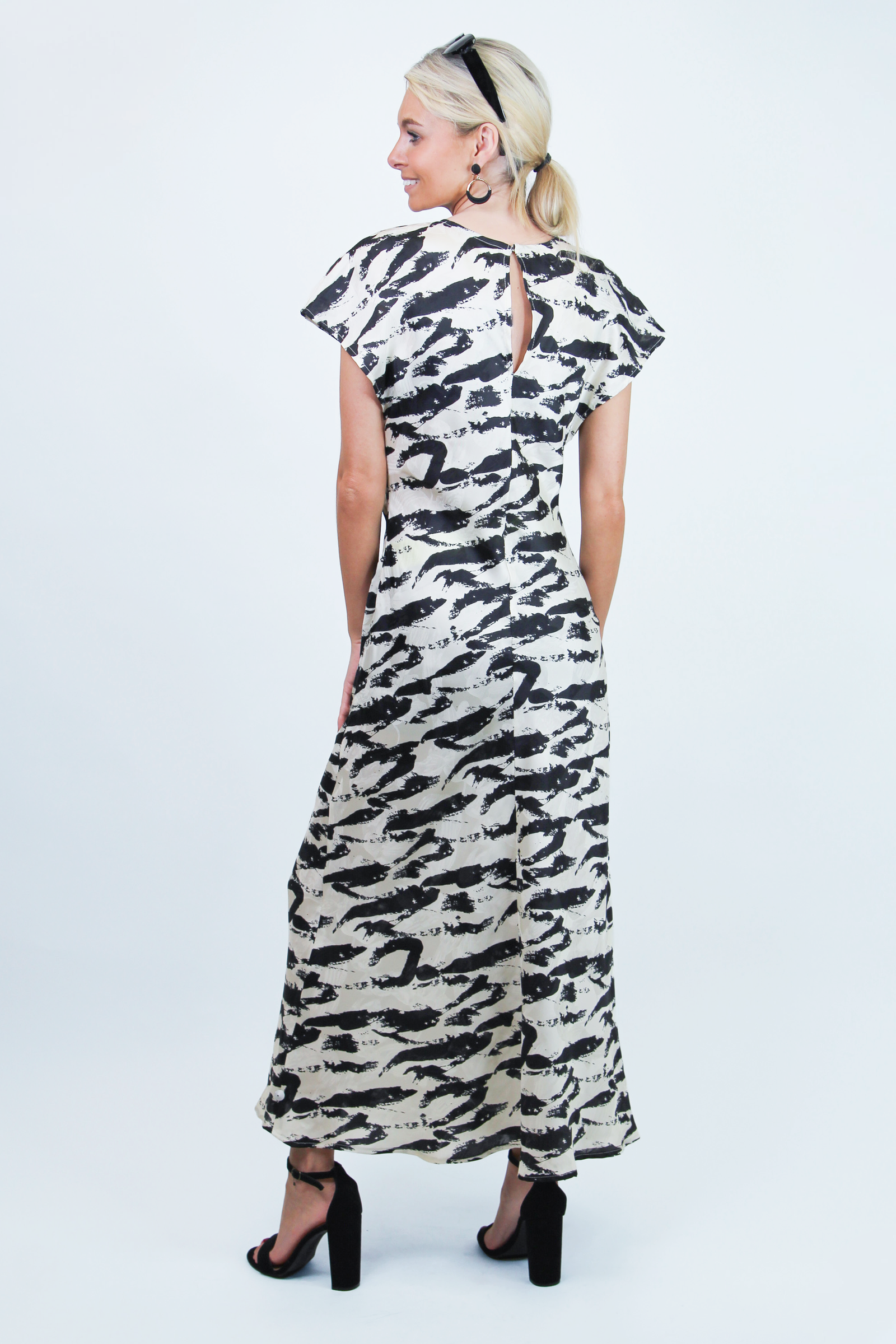 Short Sleeved Jacquard Print Midi Dress w/ Front Twist (SALE)