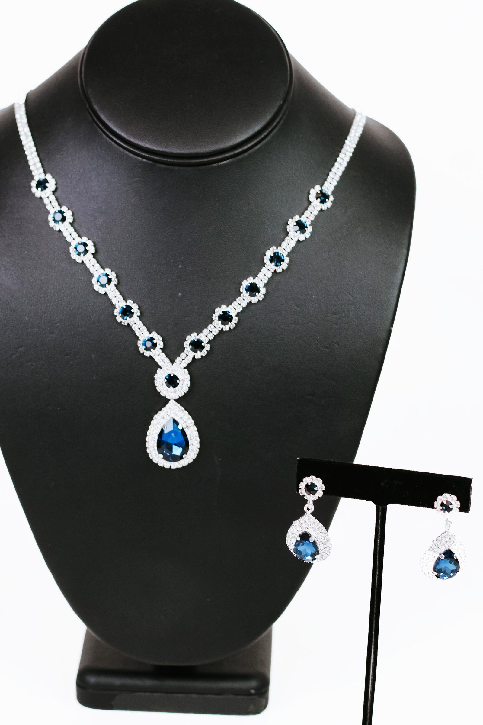 Spaced Stone with Trim Chain Teardrop Dangle Necklace