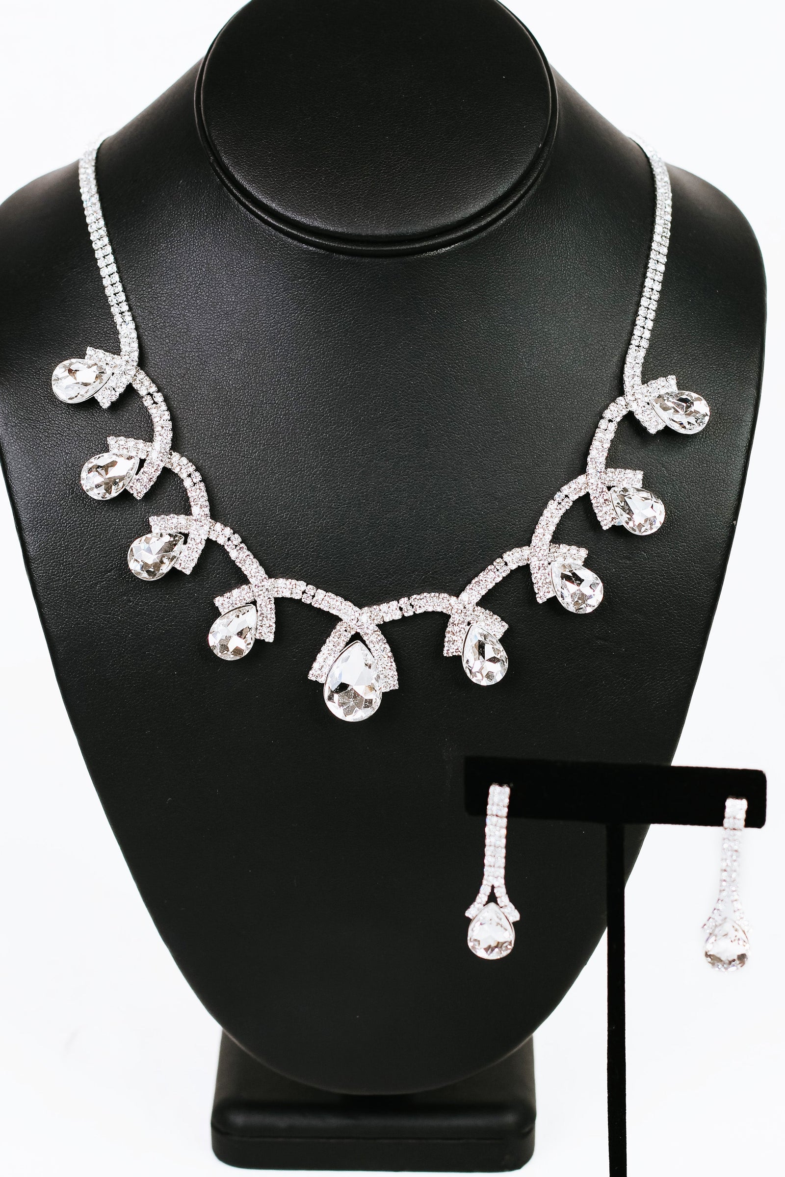 Rhinestone Overlap Bar Teardrops Necklace