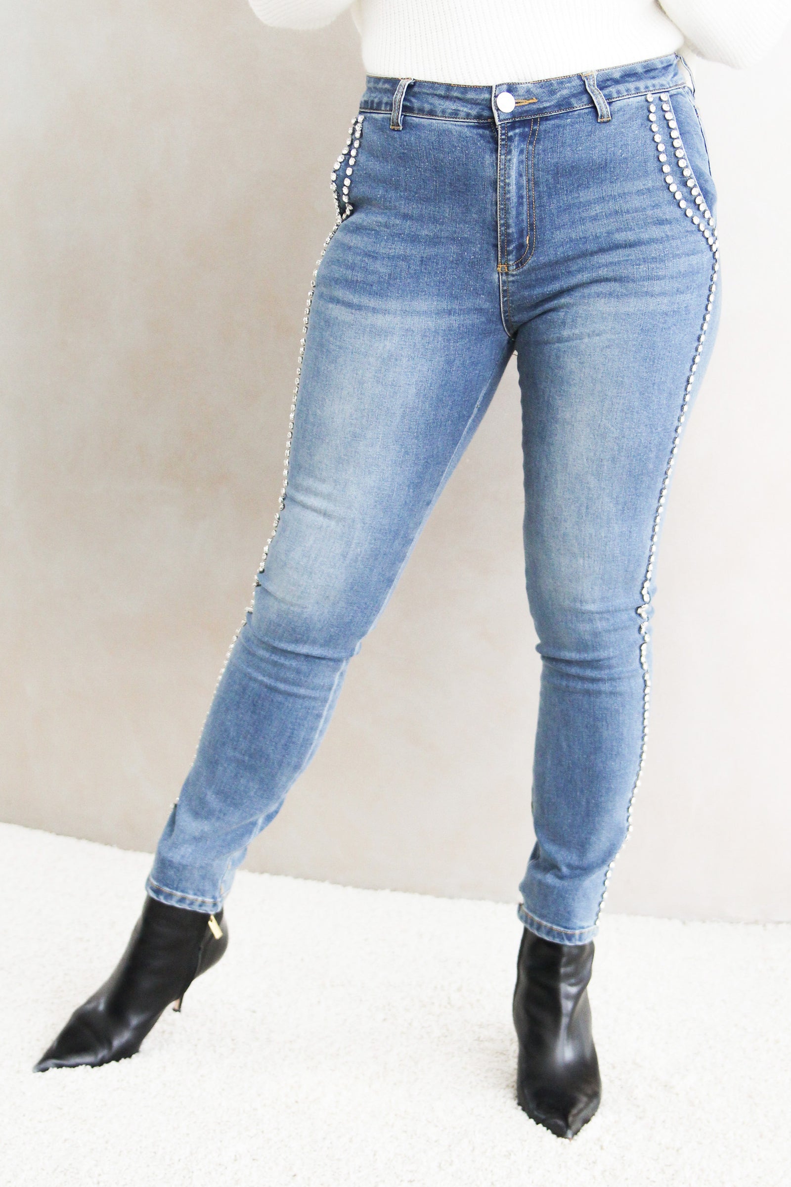Pocket & Leg Trimmed Rhinestone Studded Skinny Jeans
