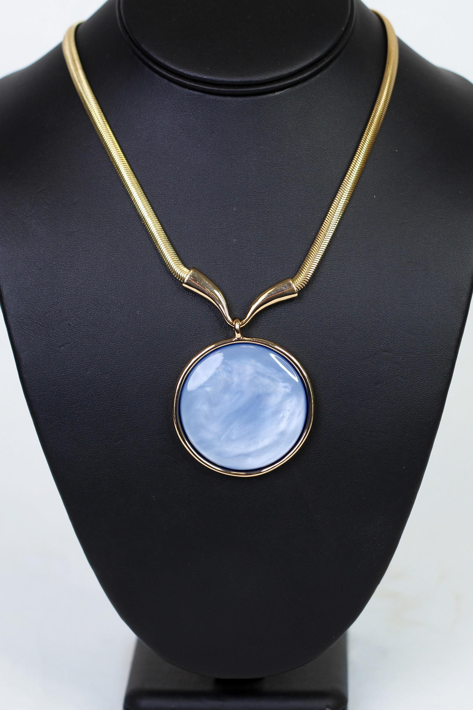 Serpentine Chain Necklace w/ Round Epoxy Metal Trimmed Pendant