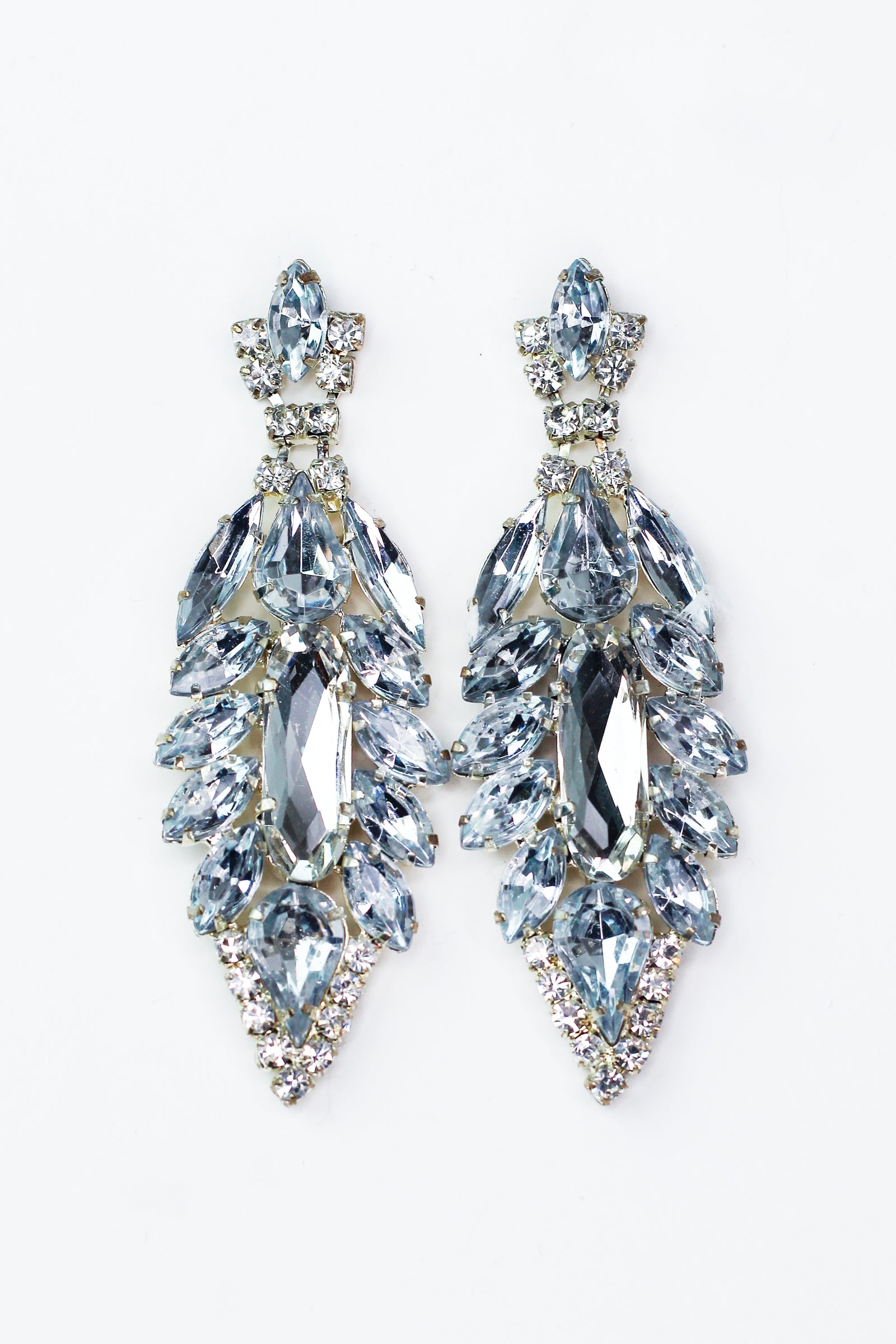 Oval Middle Almond Sides Rhinestone Earrings