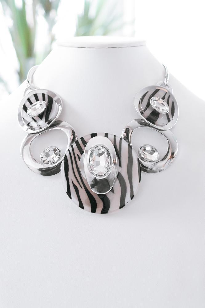 XL Plate with Oval Stone Necklace