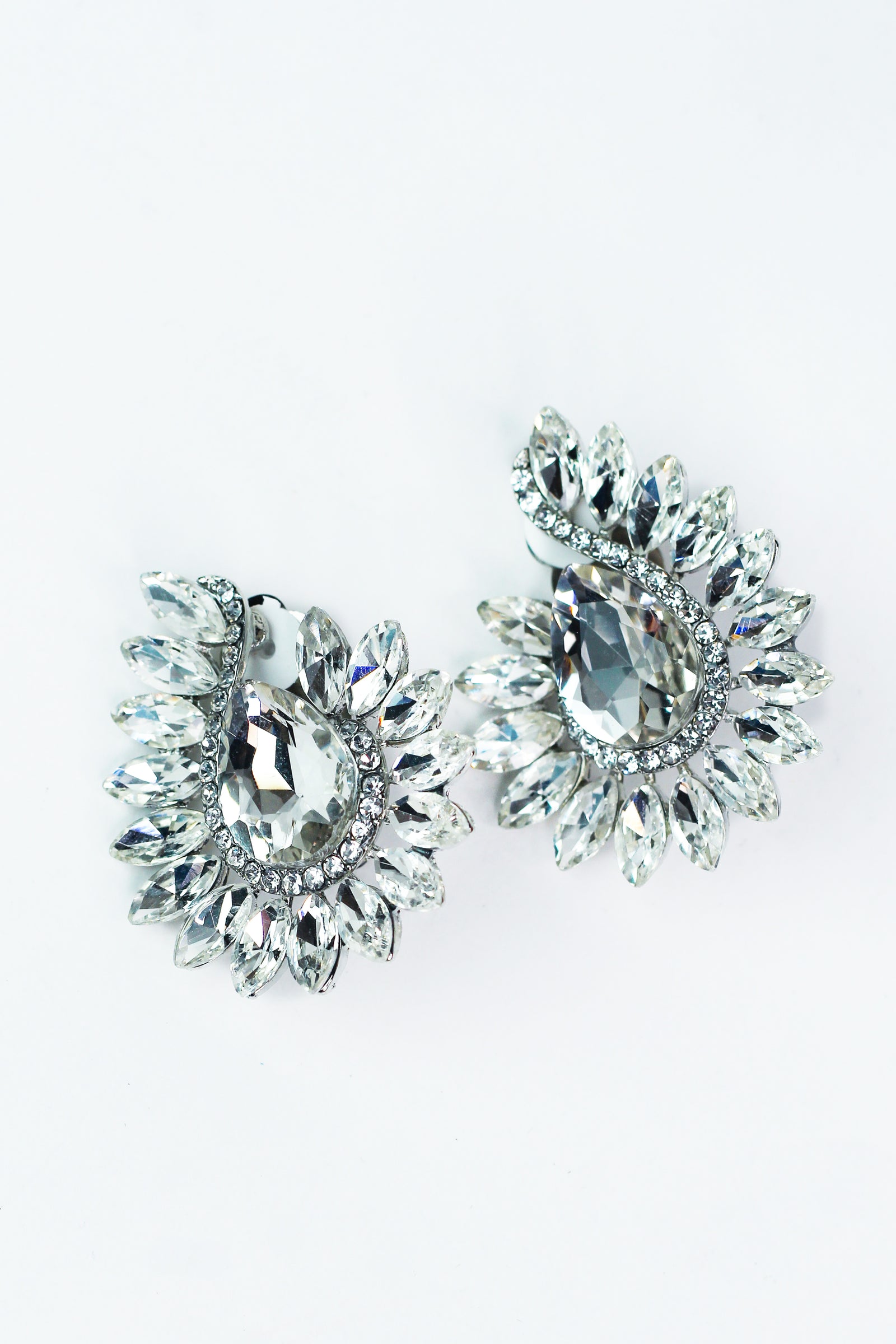 Almond Stone J Teardrop CLIP Earring
