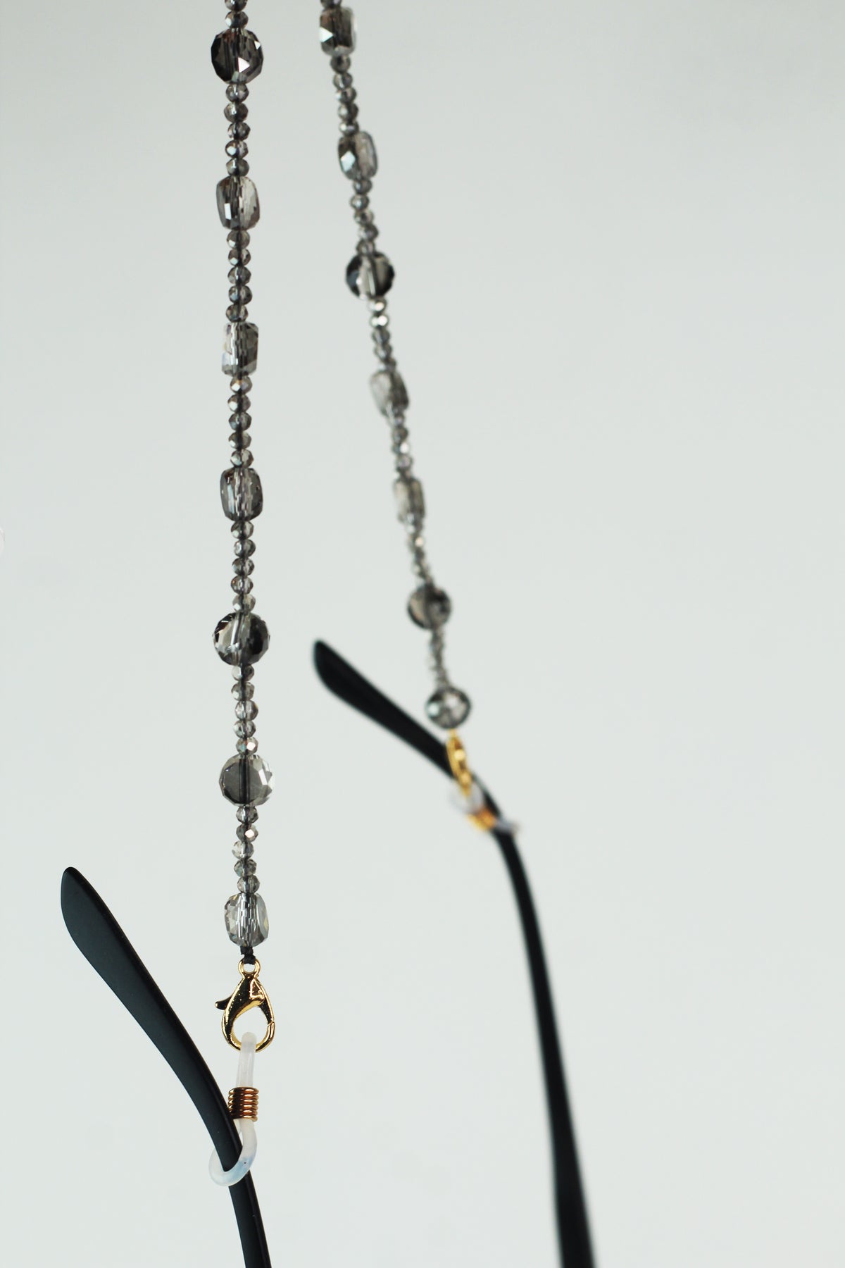 Flat Crystal Circle Thin Eyeglass Strap