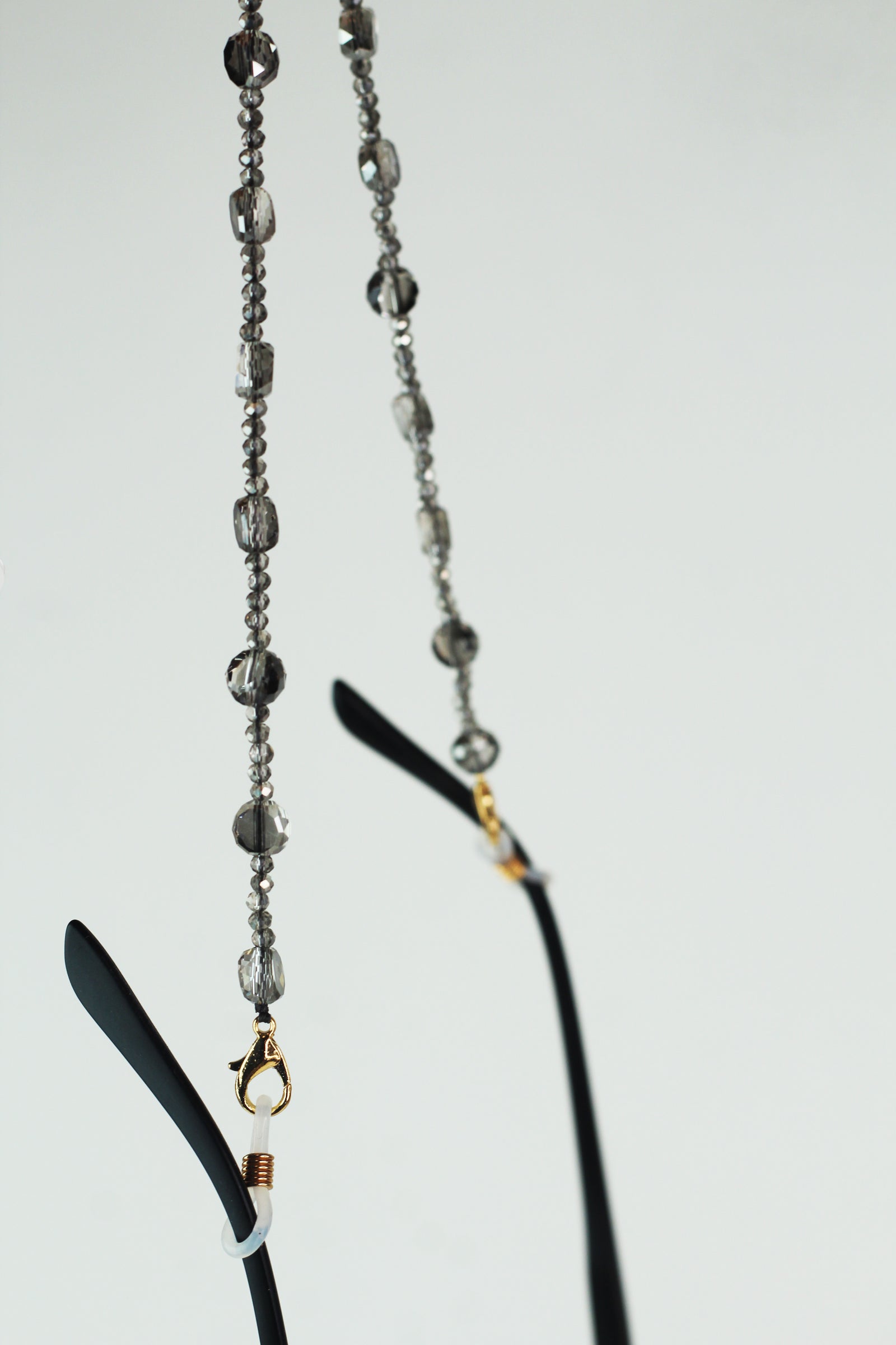 Flat Crystal Circle Thin Eyeglass Strap