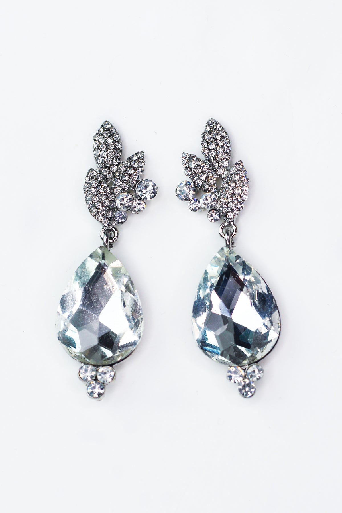 Rhinestone Leaf Top Almond Bottom