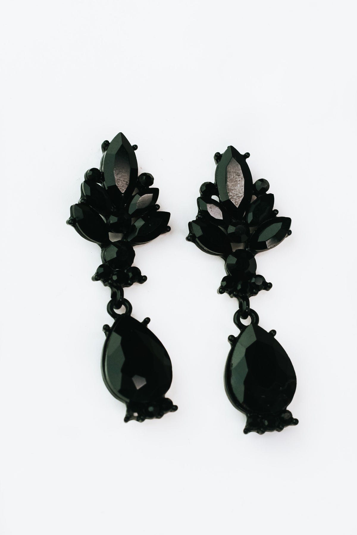 Almond Top w/ Teardrop Dangle Earring