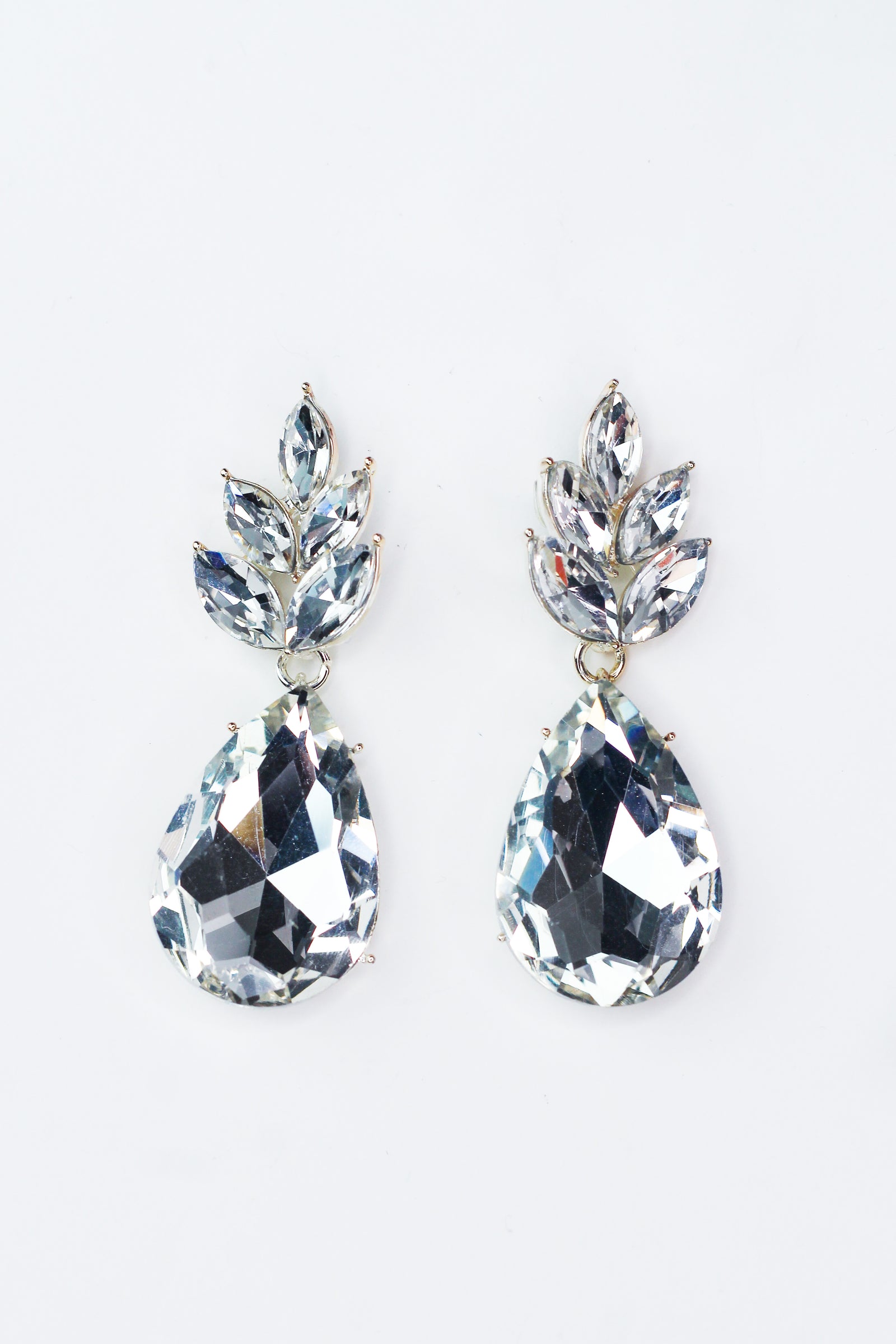 Almond Cluster W/ Teardrop Earring