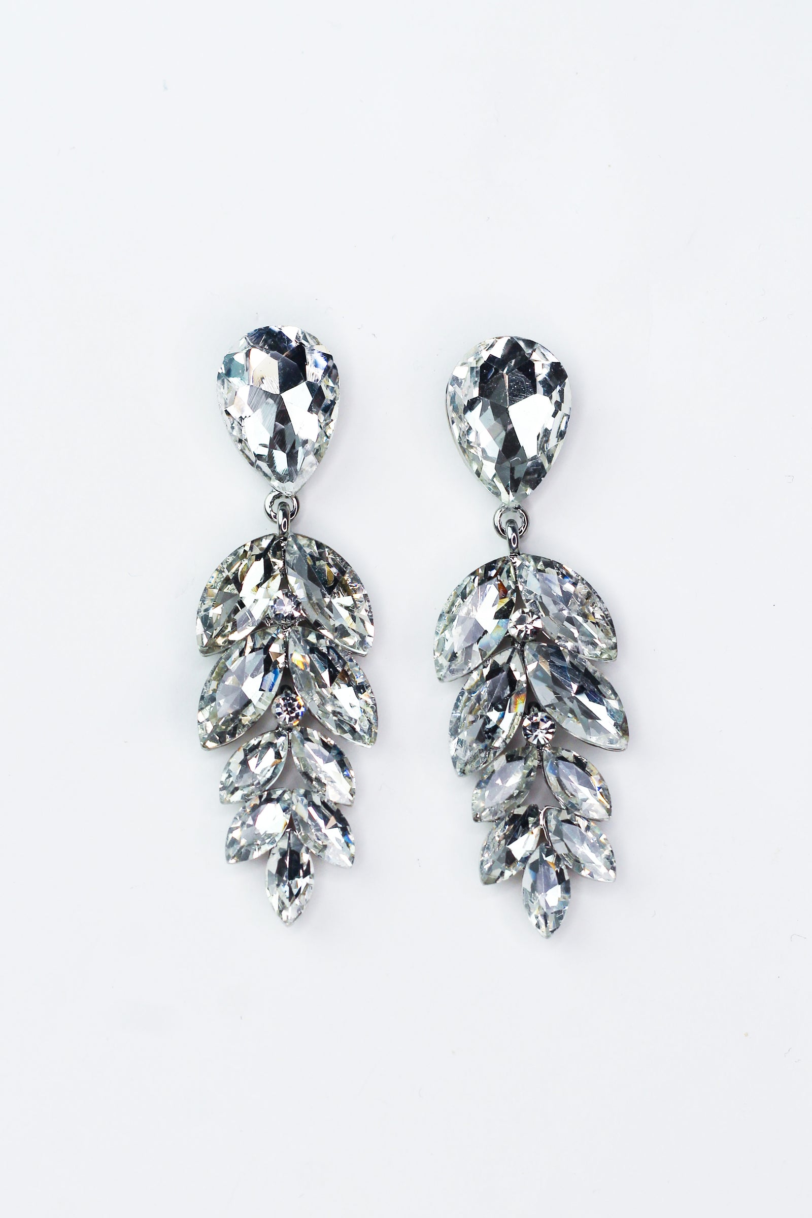 Teardrop Top Stagger Almond Earring
