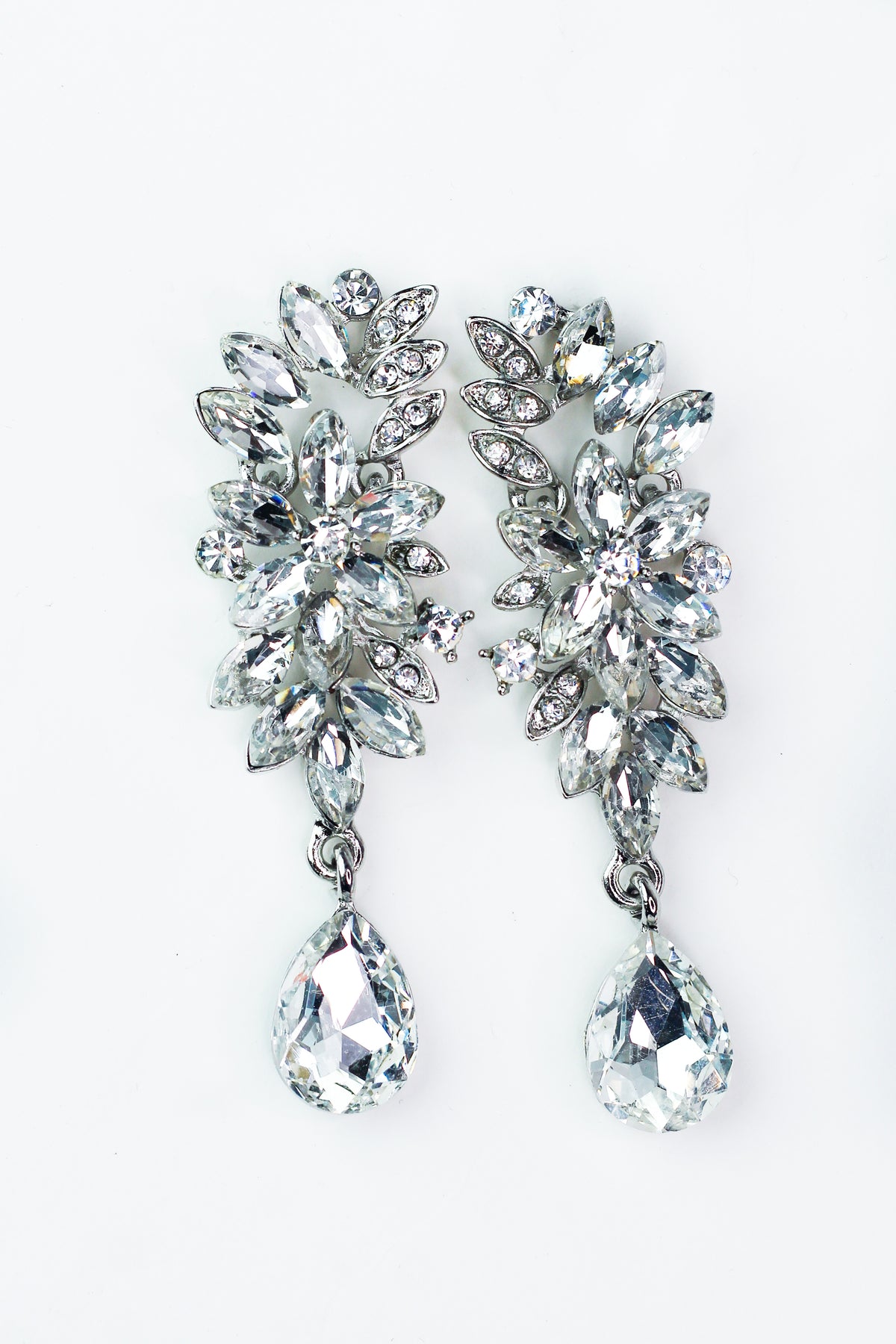 Almond Stone Side &amp; Flower Middle Earring