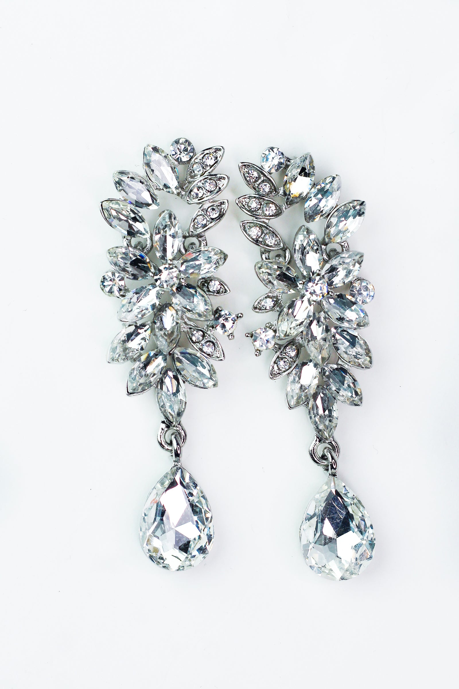 Almond Stone Side & Flower Middle Earring
