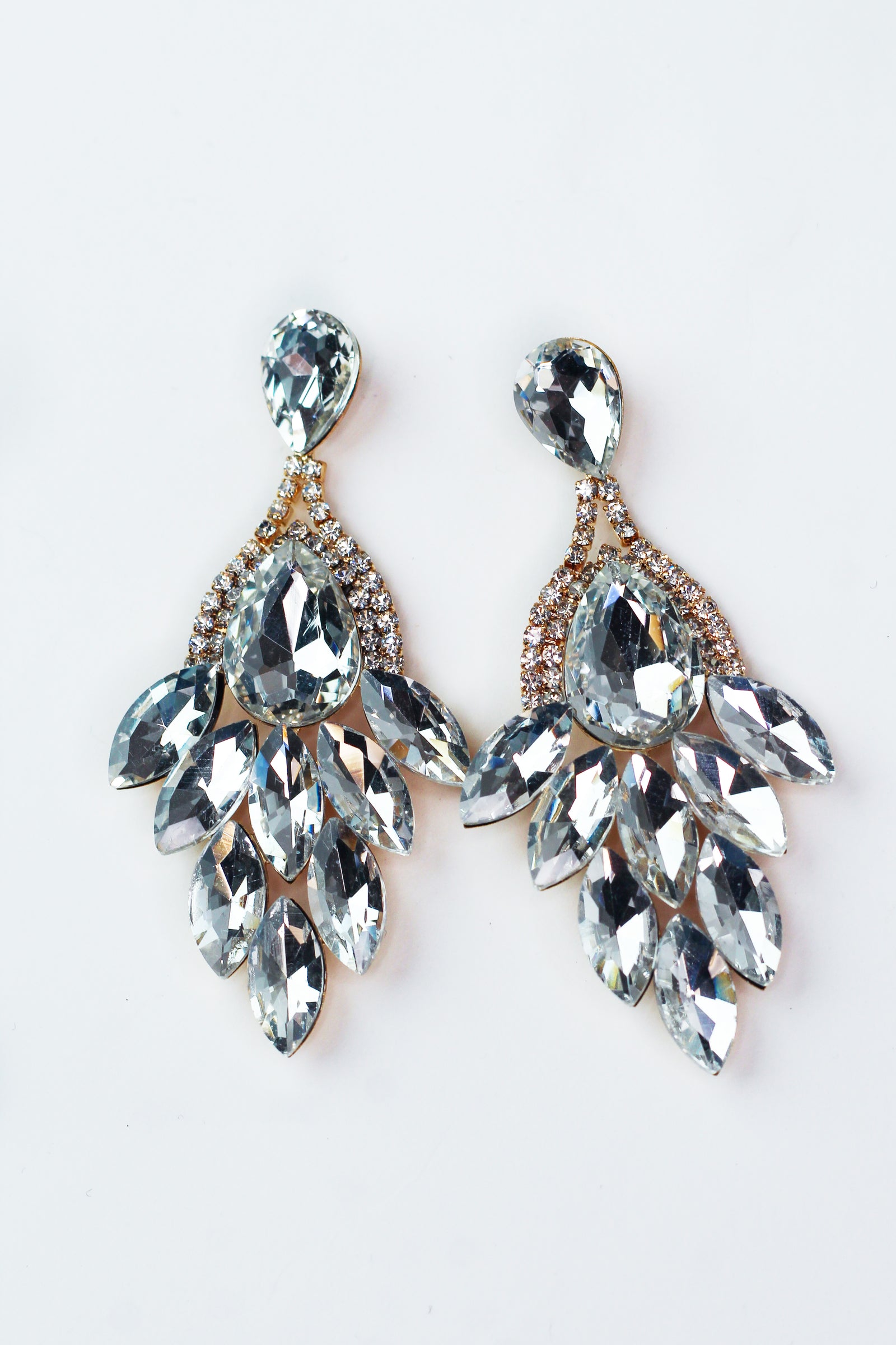 Teardrop Middle Almond Stone Fan Point Earring