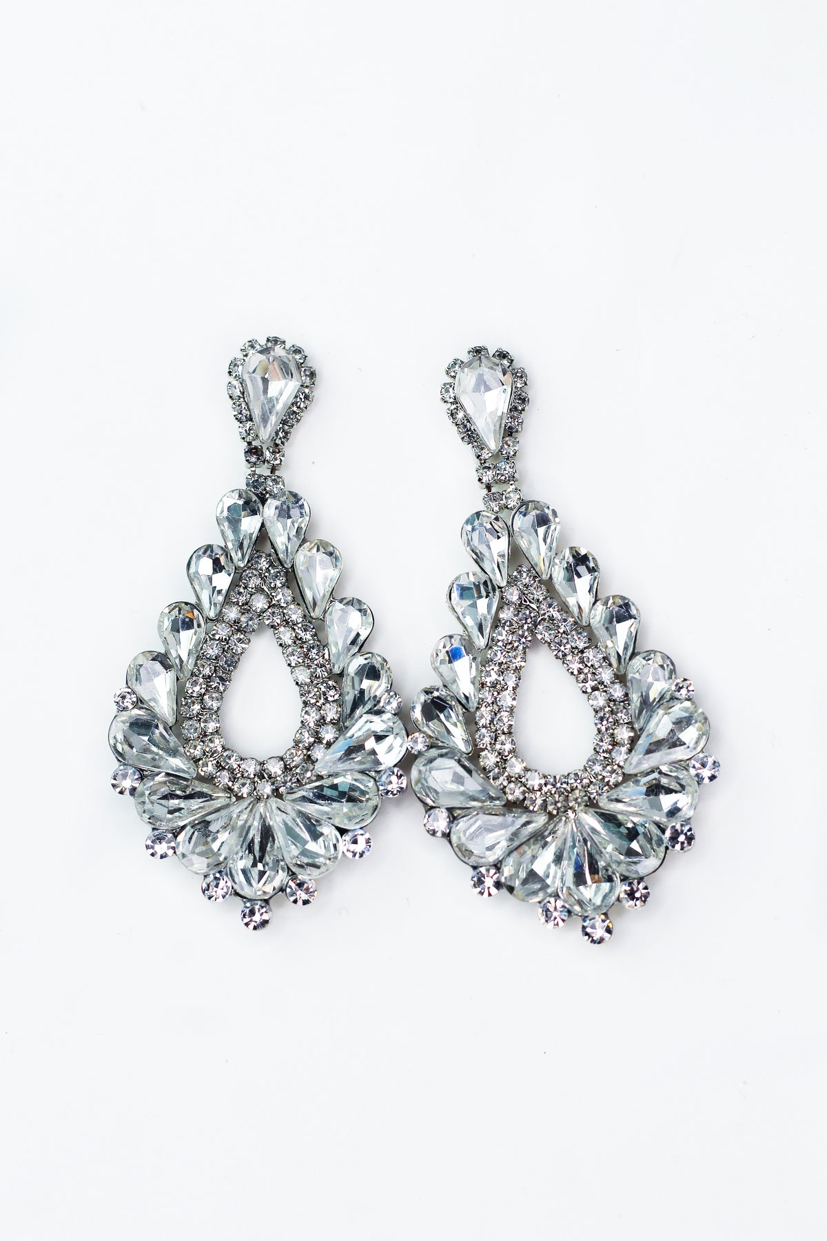 Teardrop Trim Open Middle Earring
