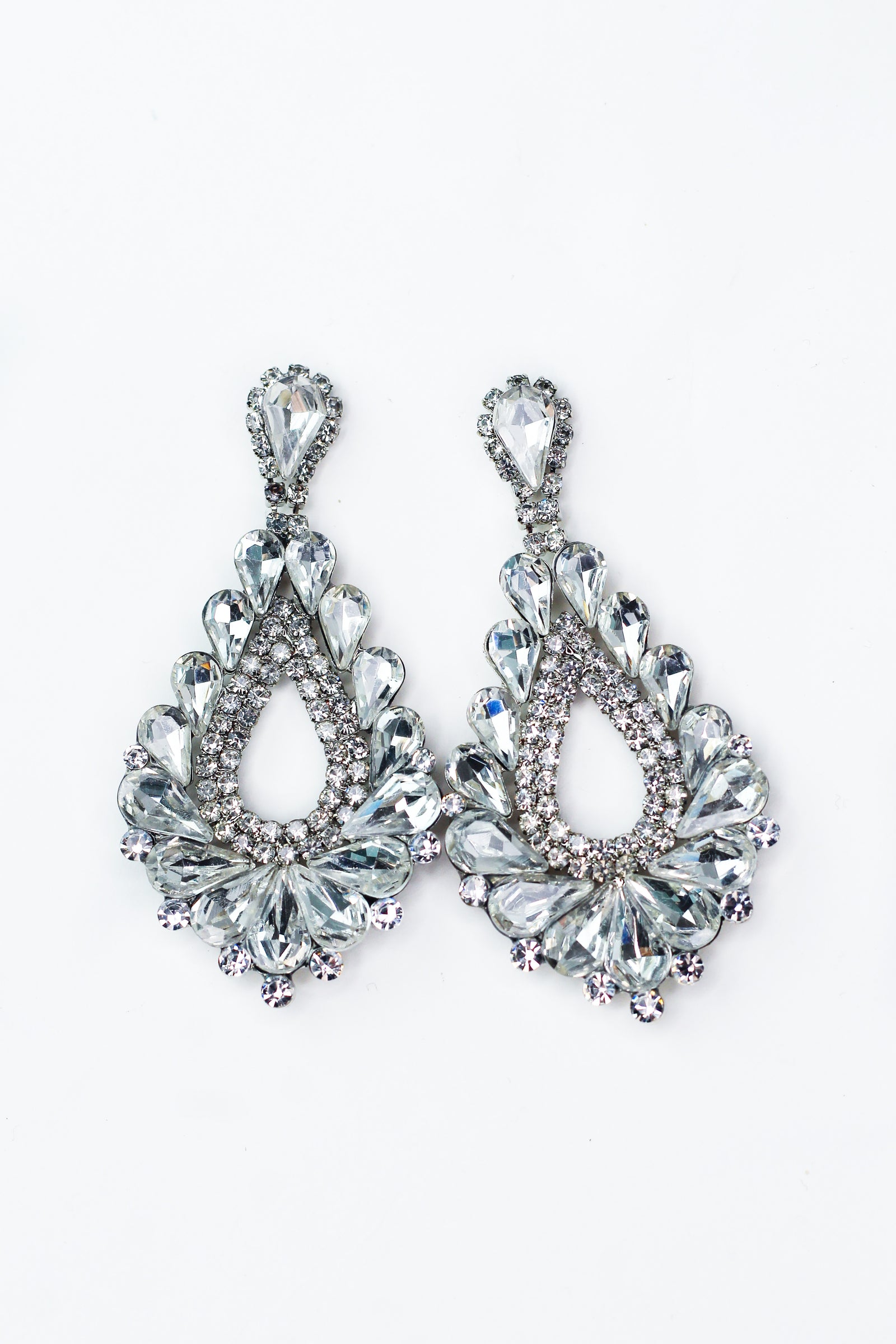 Teardrop Trim Open Middle Earring