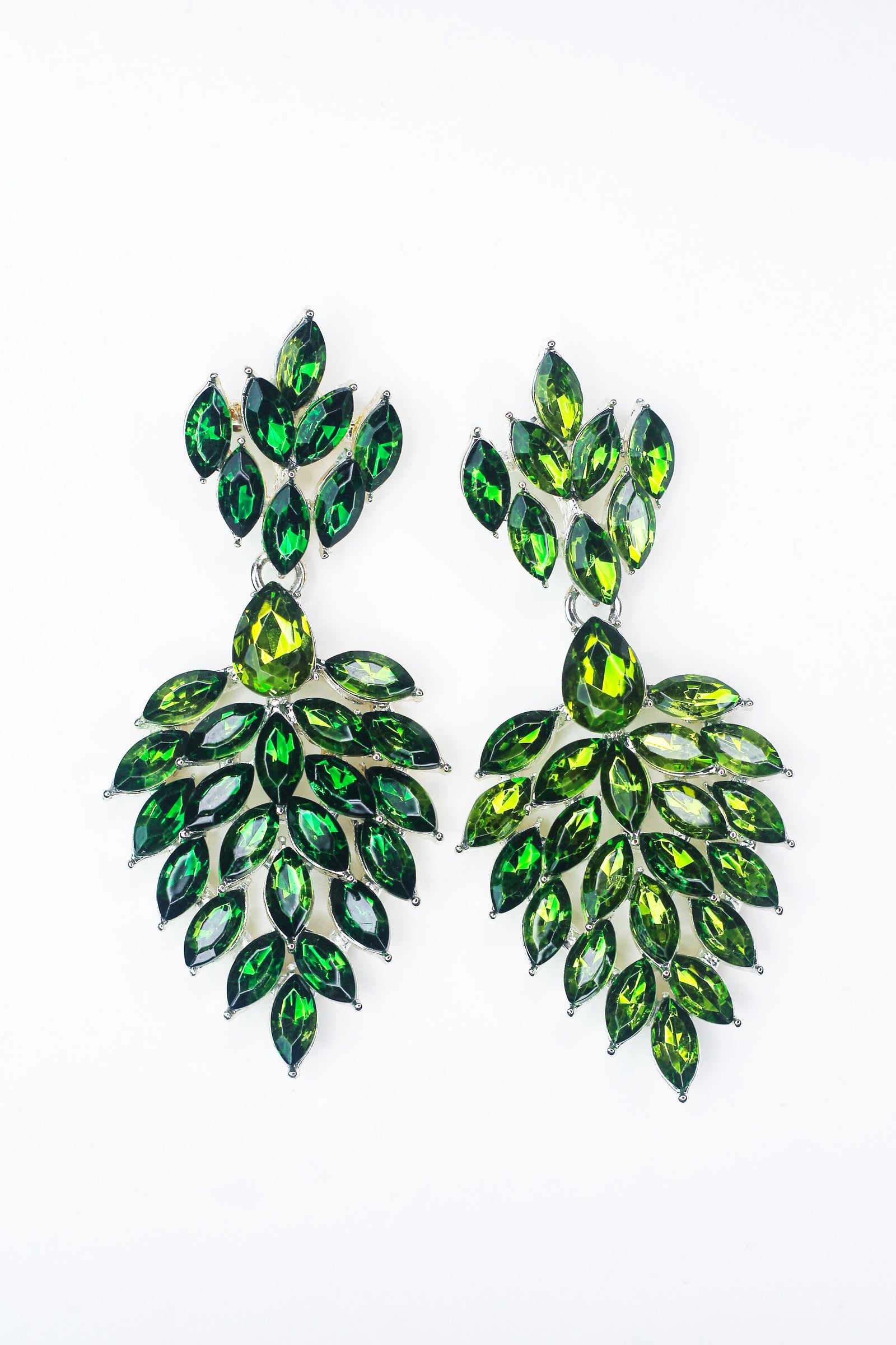 Teardrop Middle Almond Cluster Point Earring