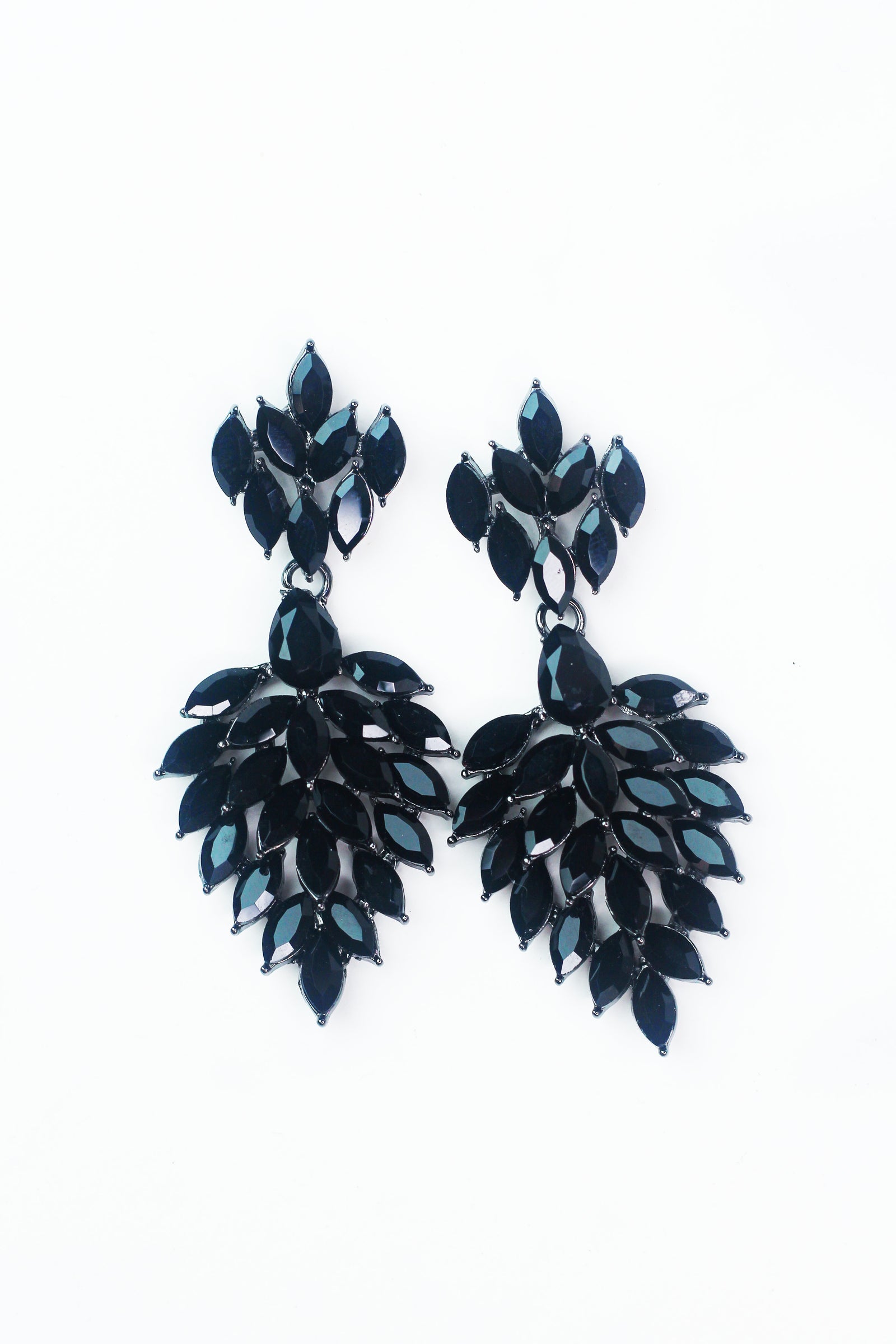 Teardrop Middle Almond Cluster Point Earring