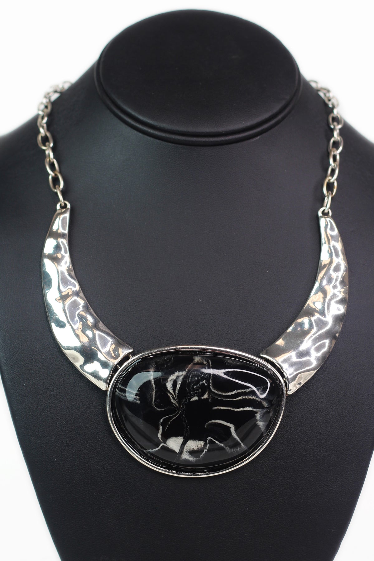Large Oval Stone Metal Plate Sides Necklace