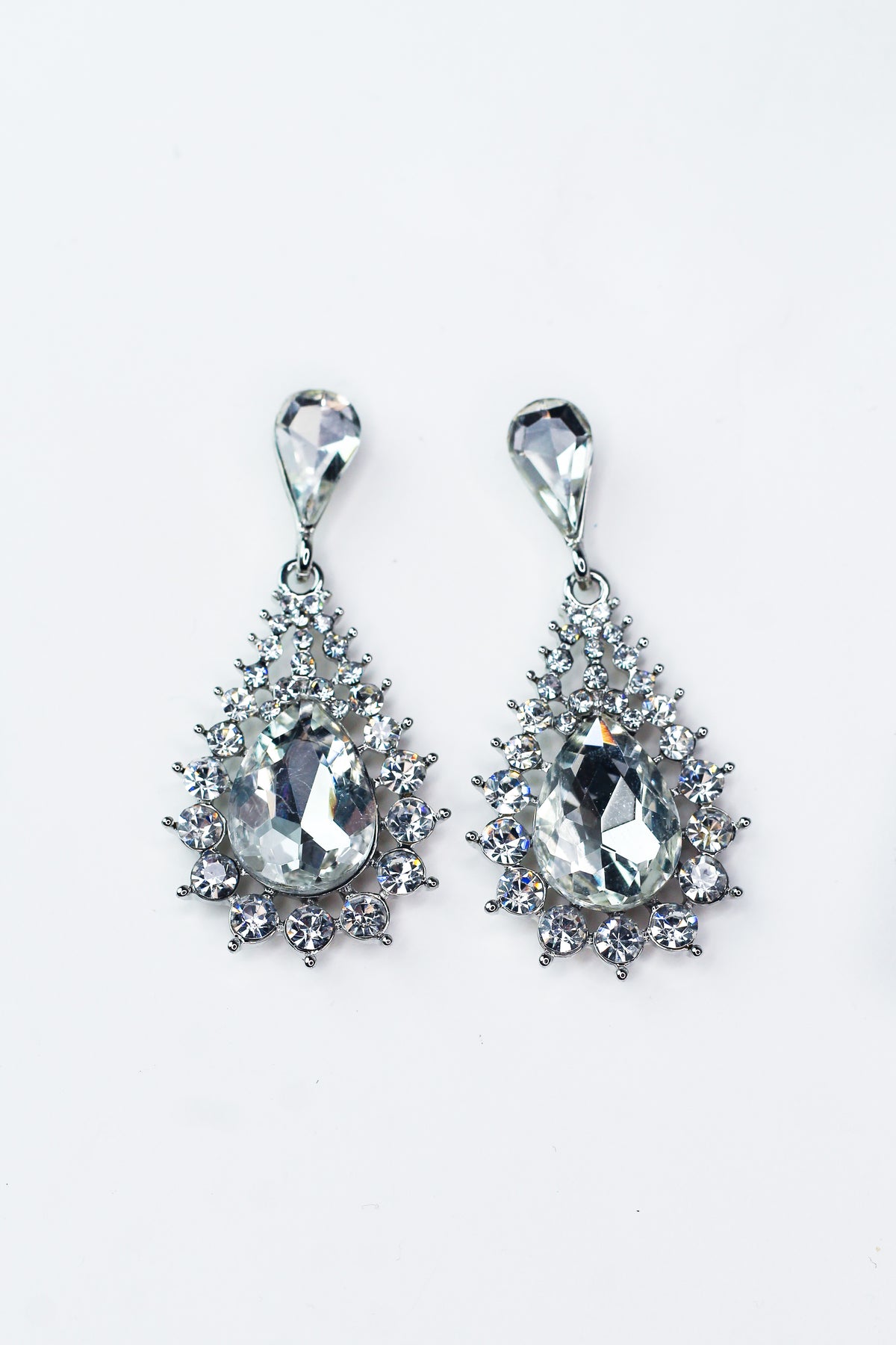 Gradual Teardrop Outlined Earring