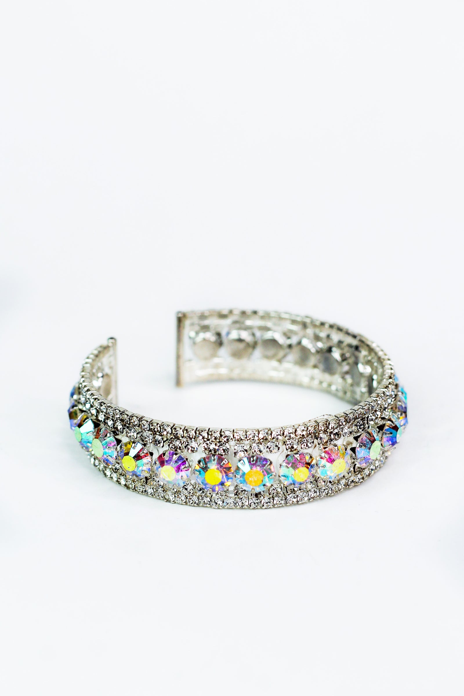 Round Center Row with 2 Row Sides Cuff