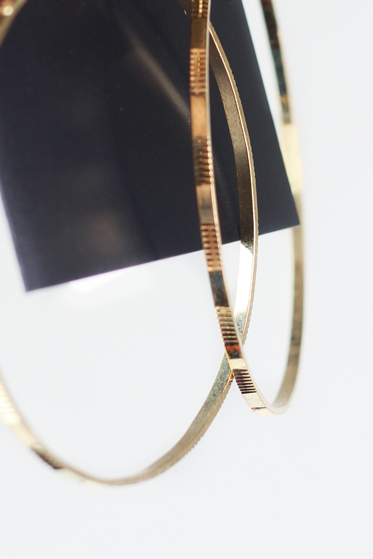 Textured Pattern Skinny Medium Hoop