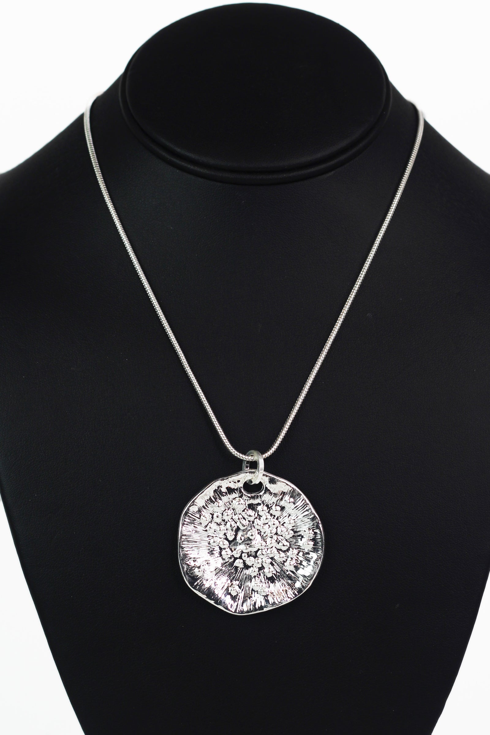Hammered Circle w/ Rhinestone Accents Necklace