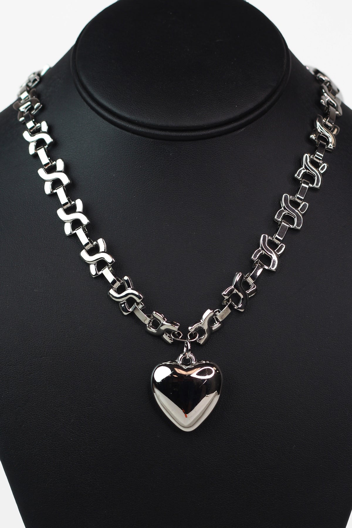 Twisted Chain Link Necklace w/ Puffy Heart Pendant