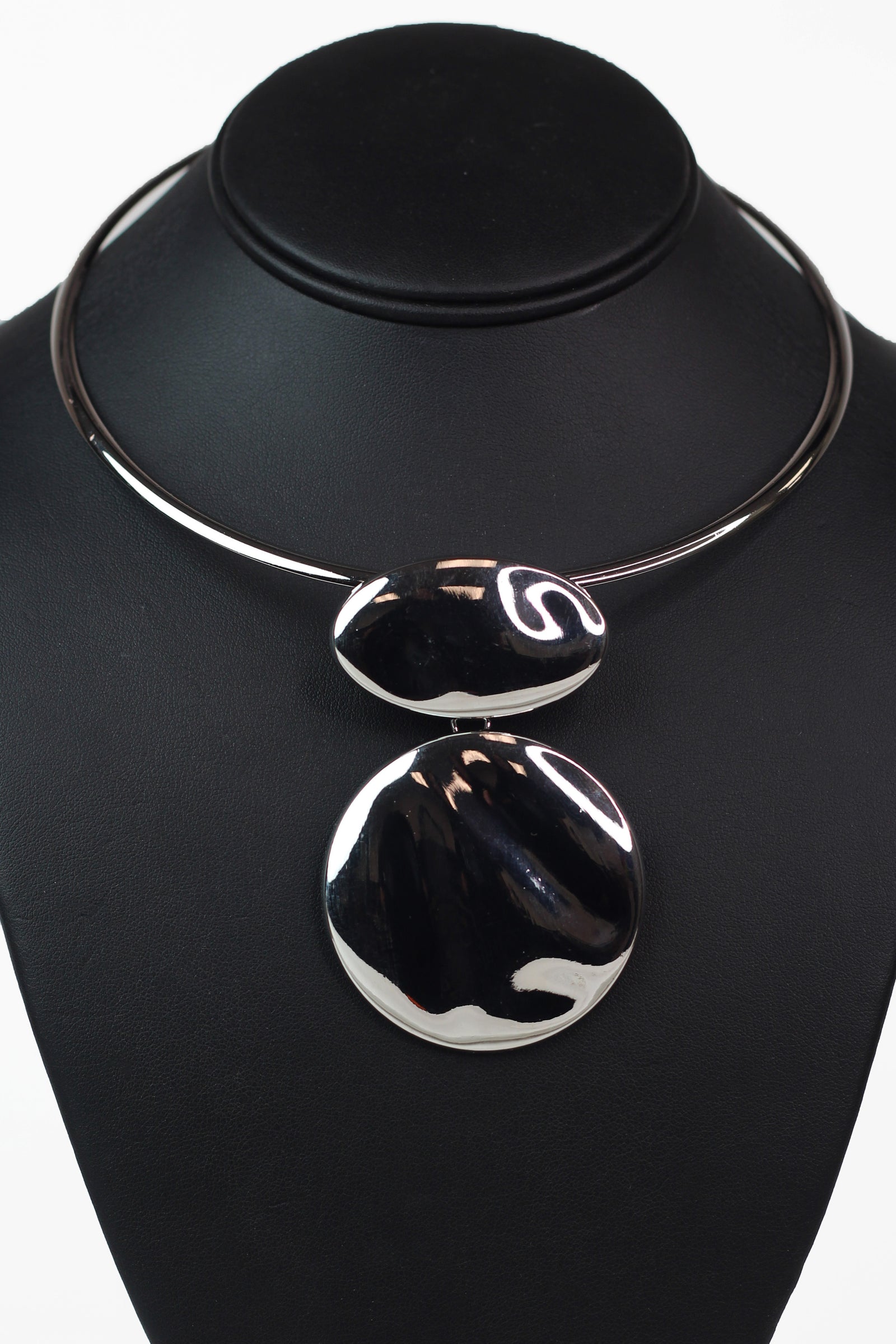 Metal Choker w/ Oval & Round Pendant