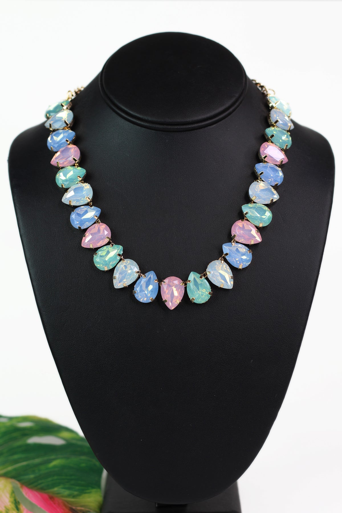 Multicolor Chunky Teardrop Stones Necklace