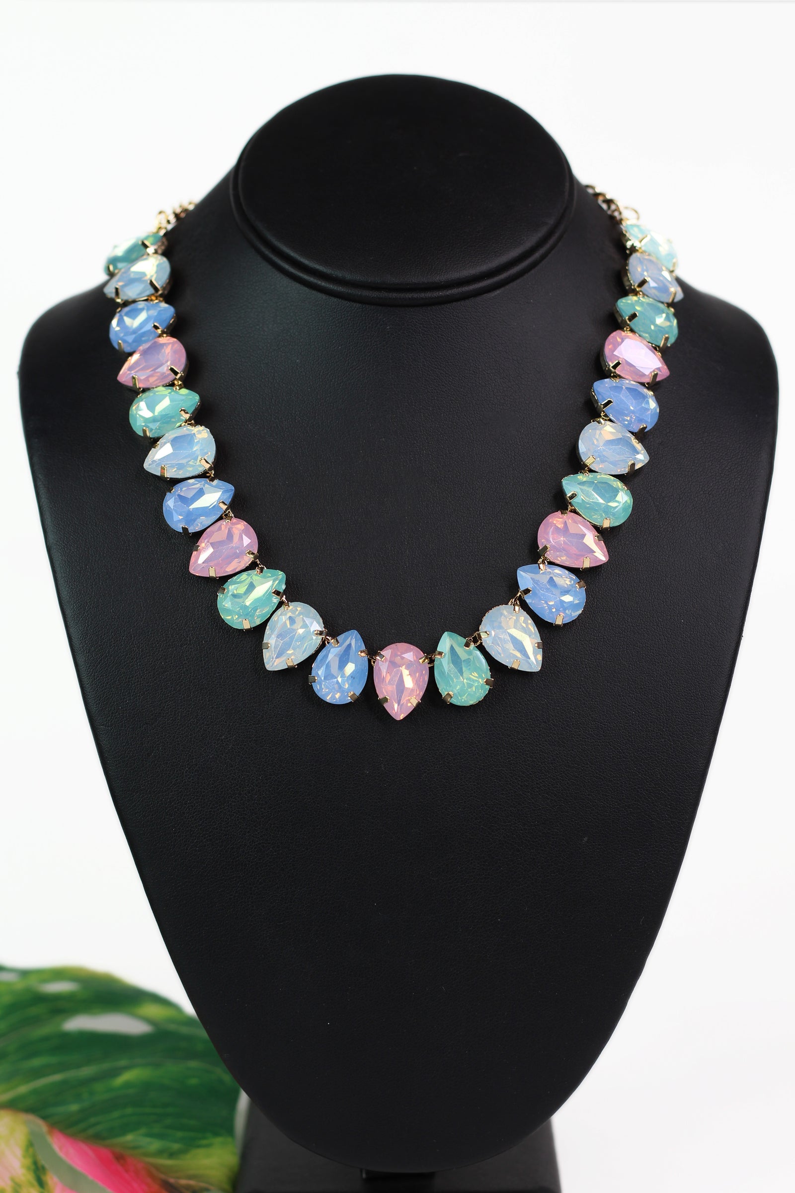 Multicolor Chunky Teardrop Stones Necklace