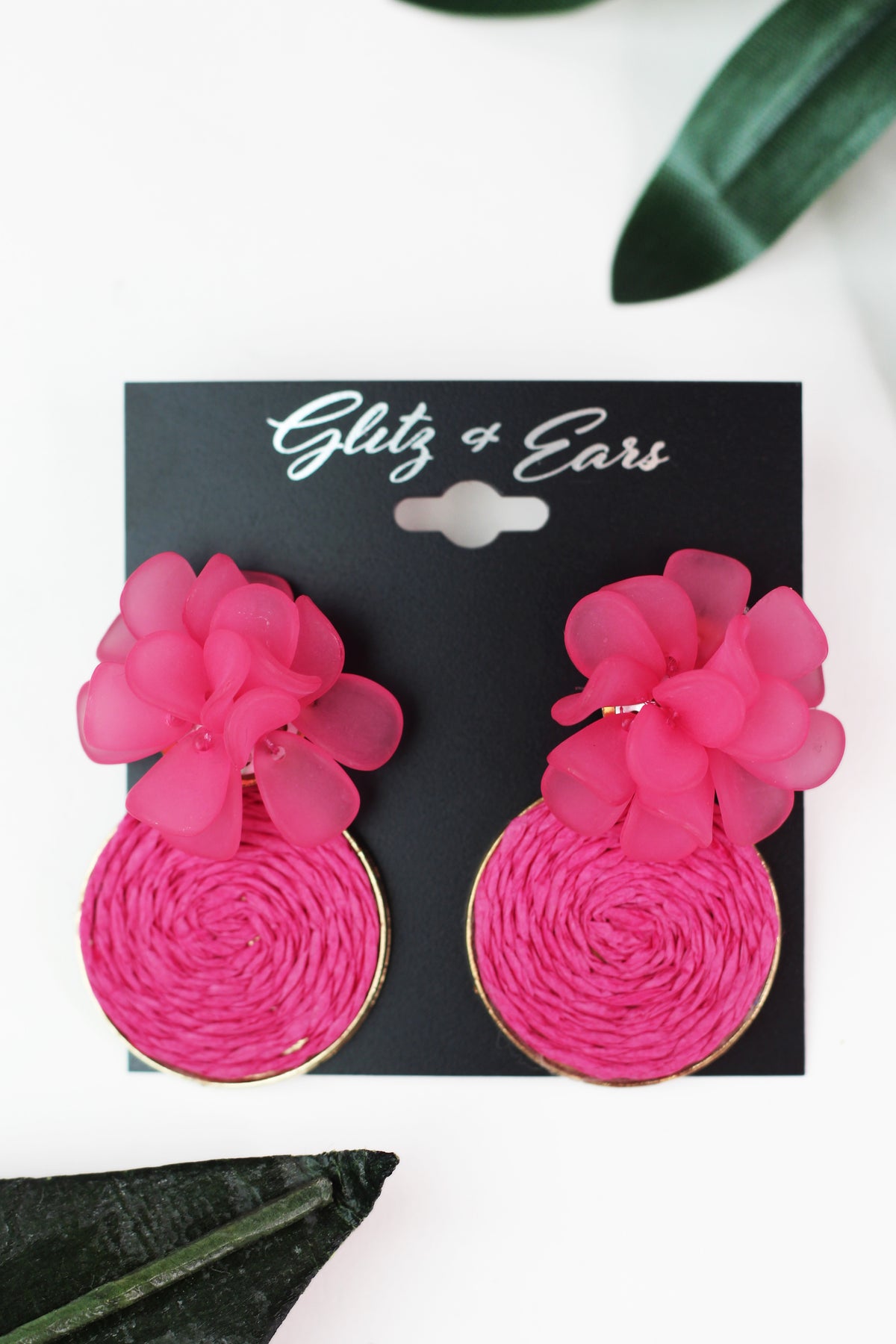 Resin Flower &amp; Raffia Circle Dangling Earrings