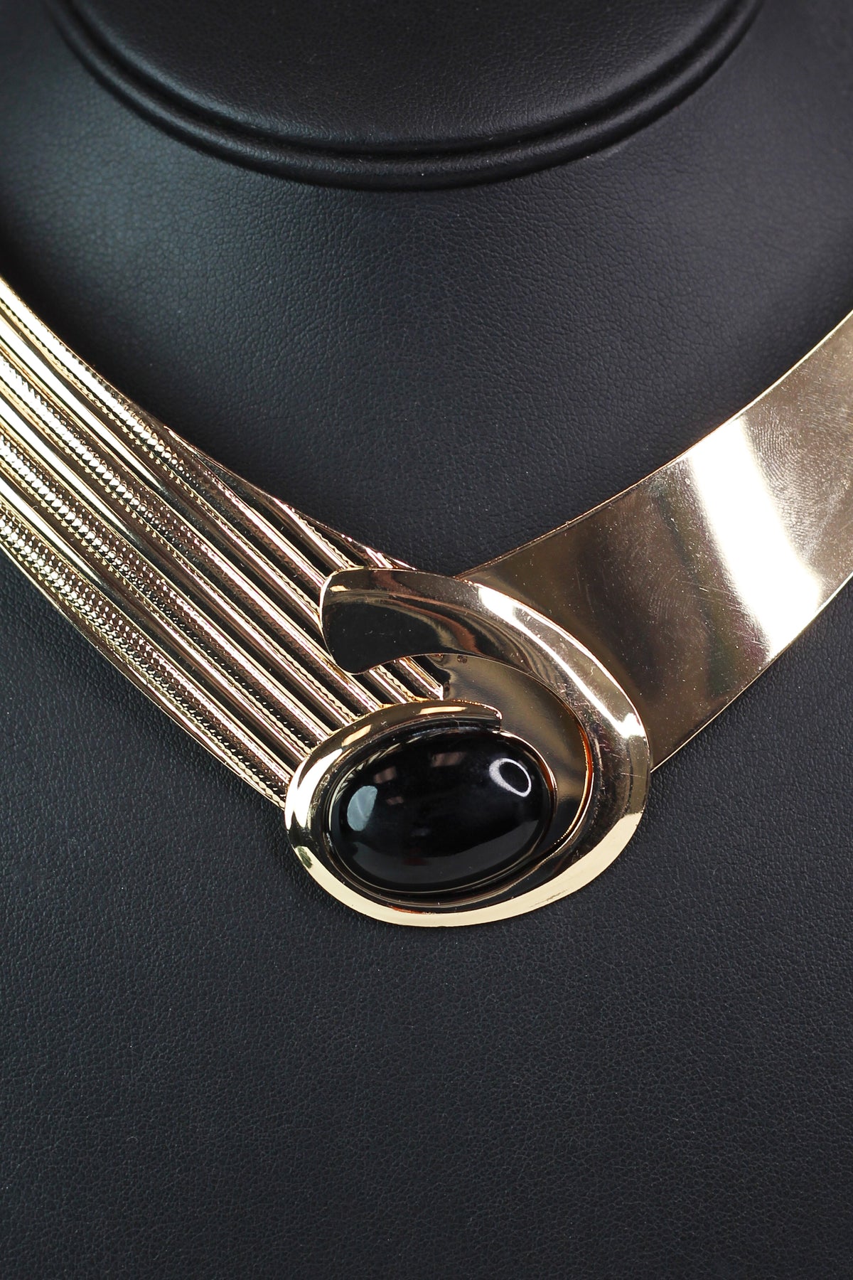 Ribbed & Smooth Metal Choker w/ Center Stone & Swirl