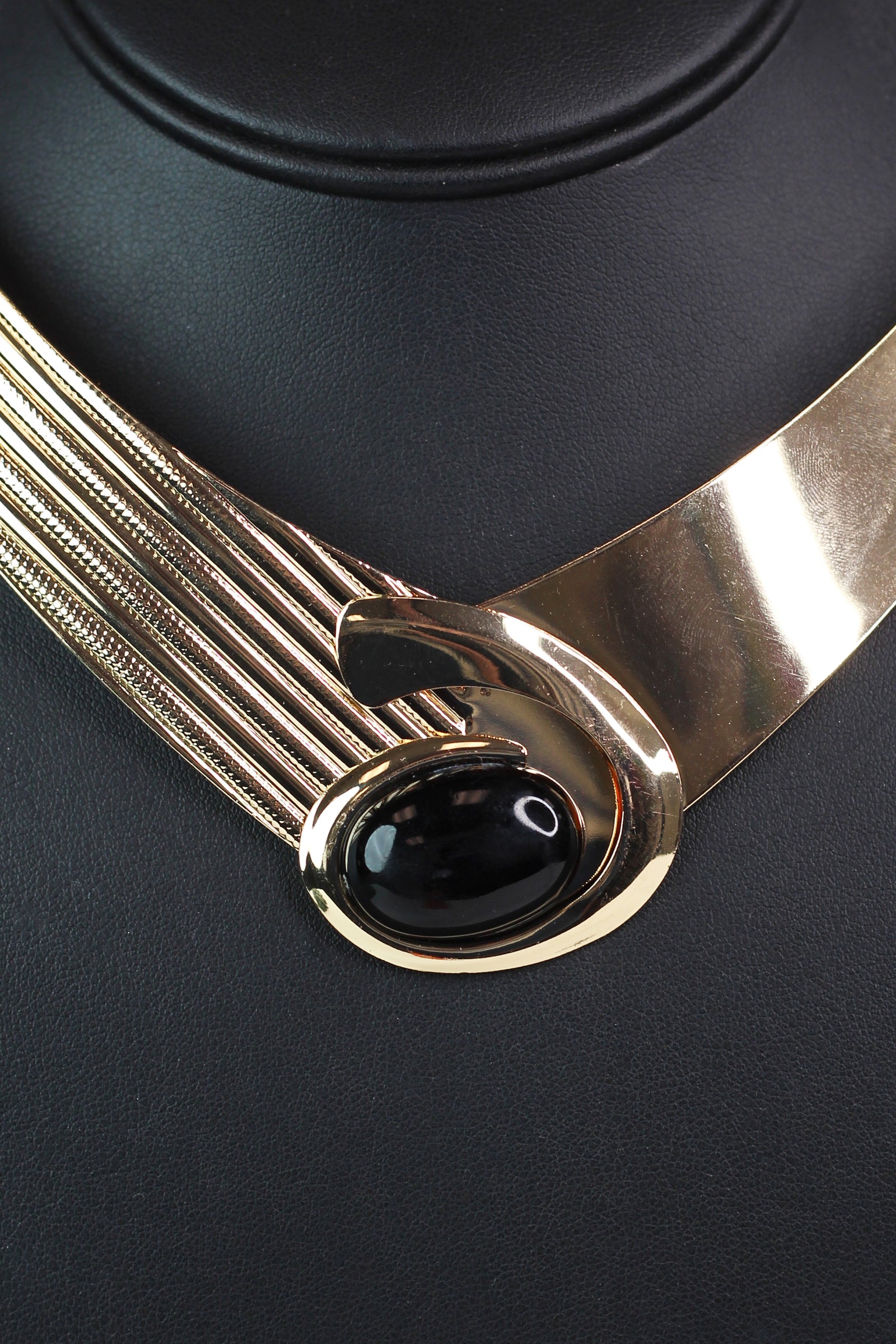 Ribbed & Smooth Metal Choker w/ Center Stone & Swirl