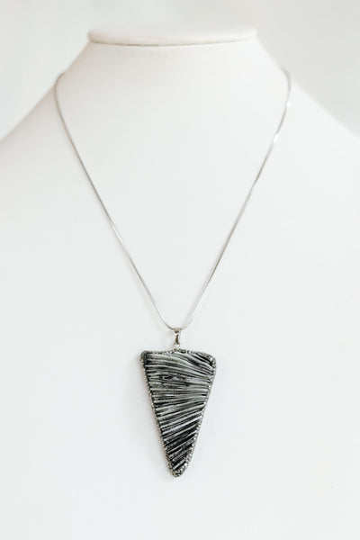 Thin Rock Layered Point Pendant Necklace