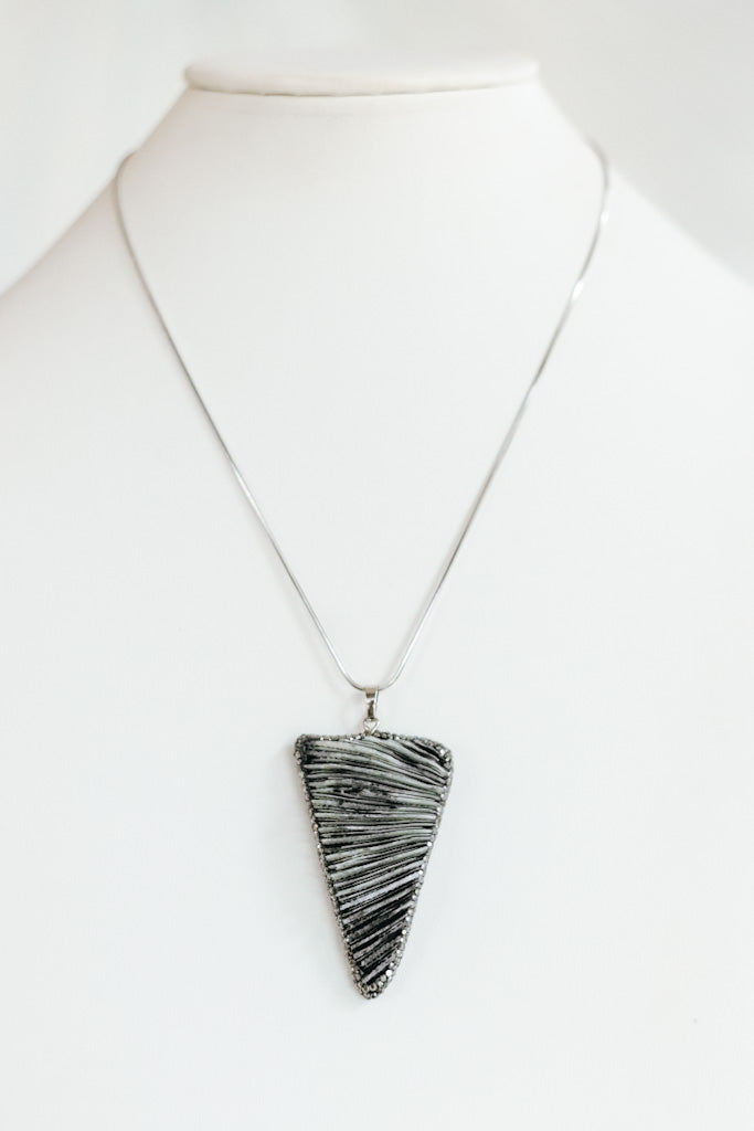 Thin Rock Layered Point Pendant Necklace