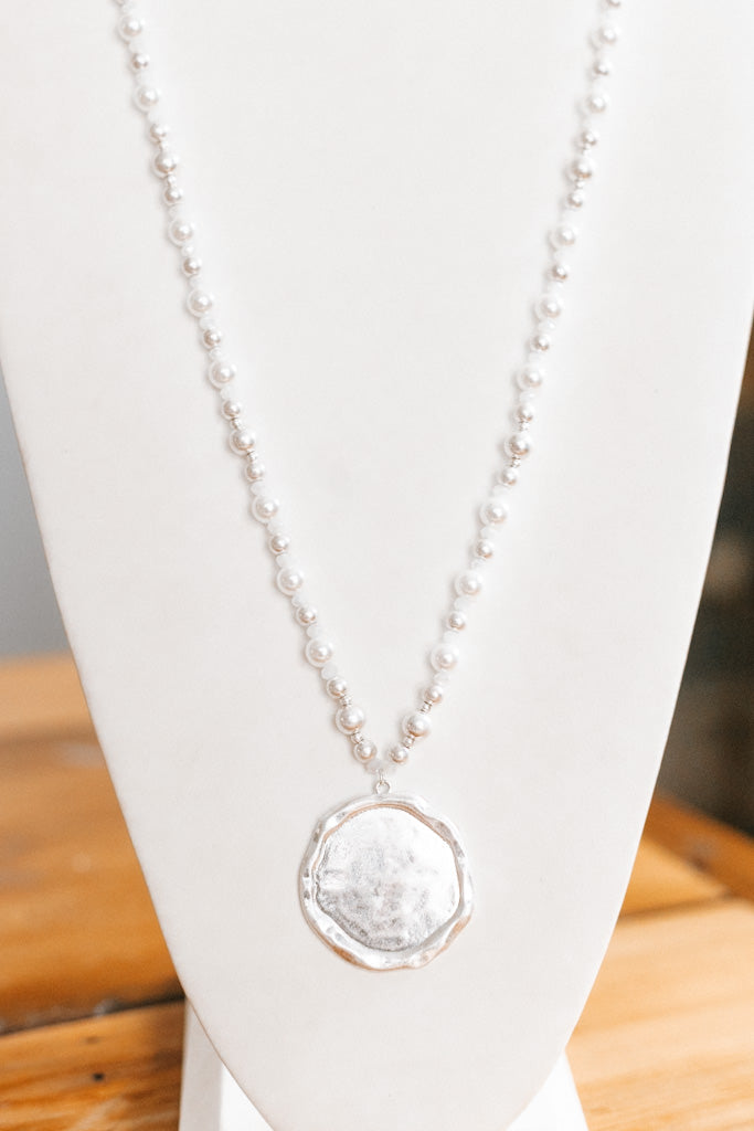Hammered Round Pendant Pearl Necklace