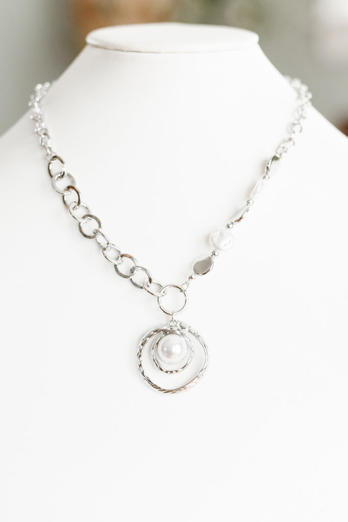 Distorted Circle & Center Pearl Necklace Set