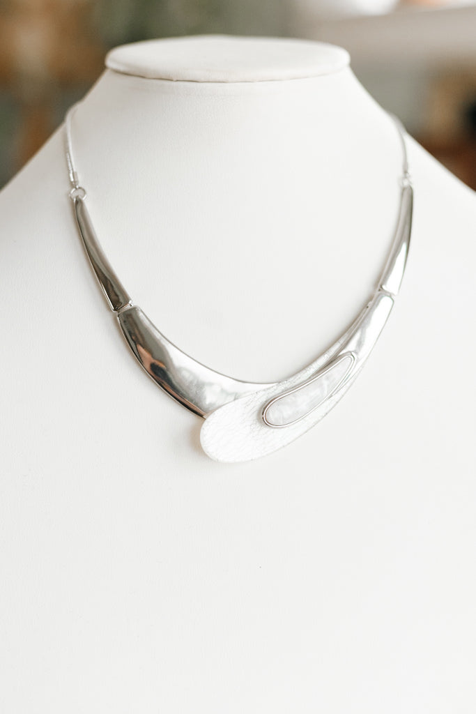 Overlap Metal Curve Acrylic Necklace Set