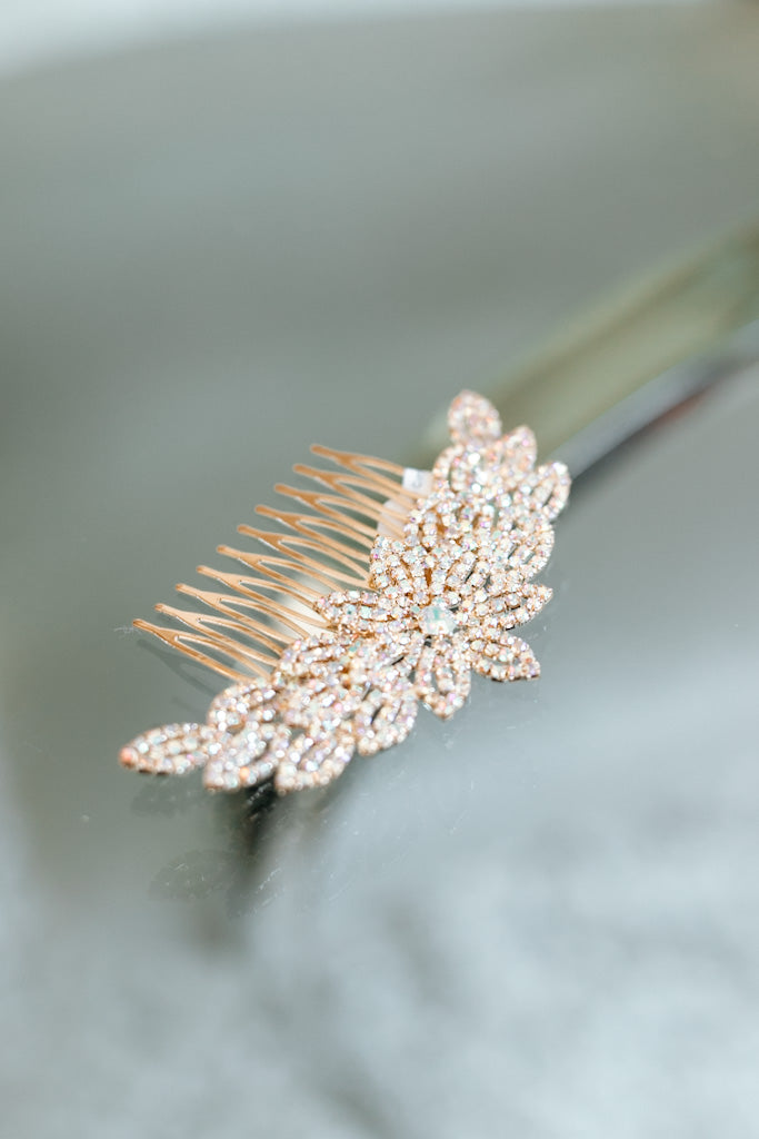 Single Middle Flower Hair Comb