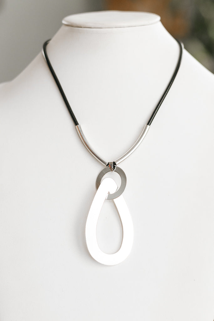 Shiny Metal Round Teardrop Necklace