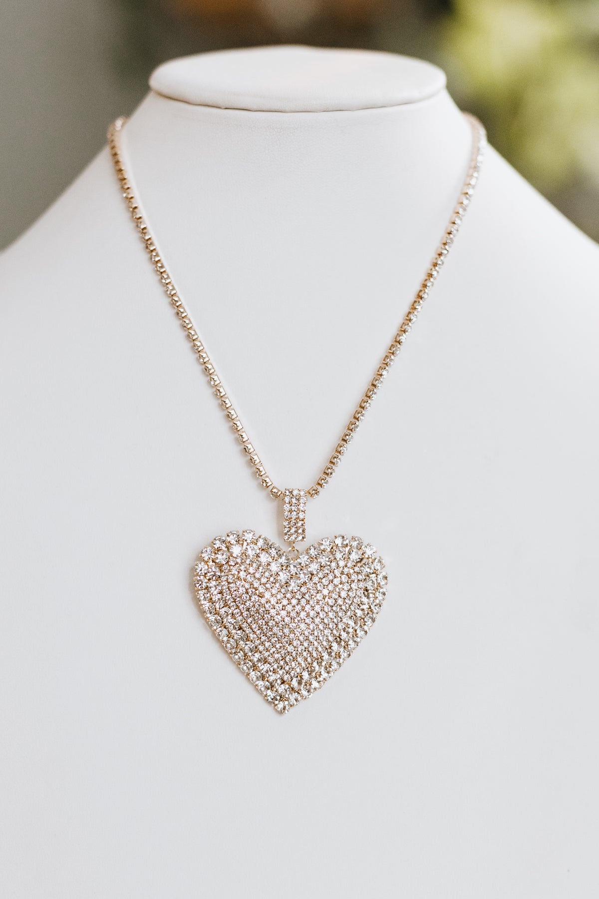 Different Size Stone Large Rhinestone Heart &amp; Chain Necklace