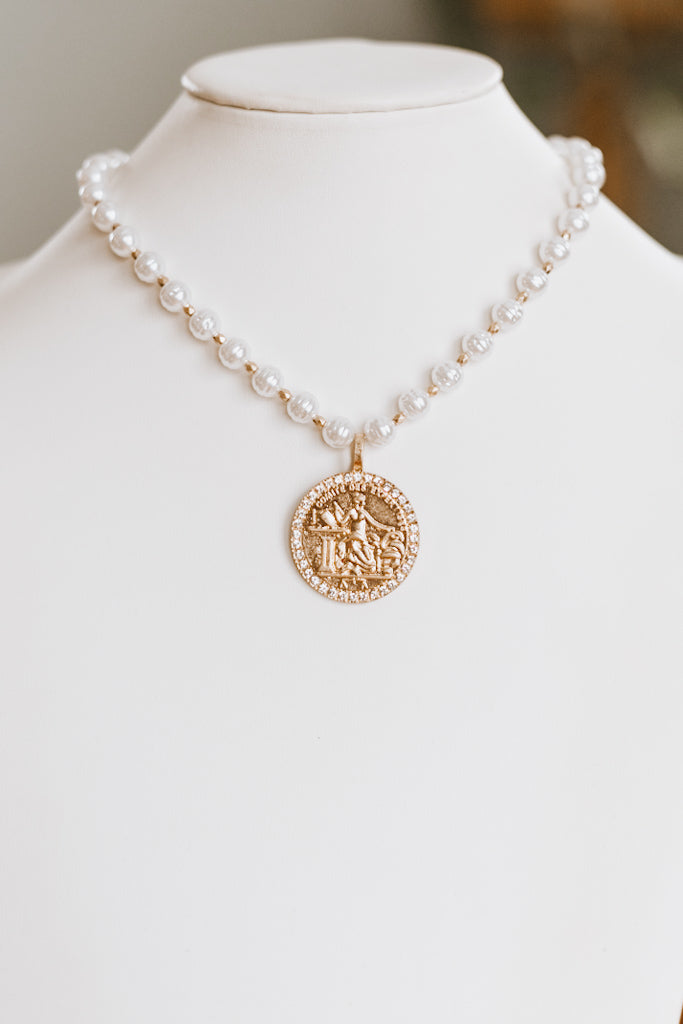 Rhinestone Trim Coin Pendant Pearl Necklace Set