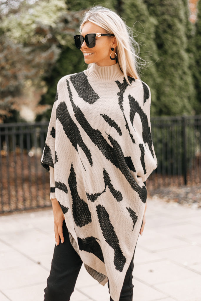 Mock Neck Graphic Pattern Sleeved Poncho