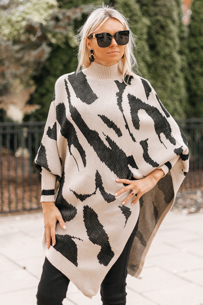 Mock Neck Graphic Pattern Sleeved Poncho